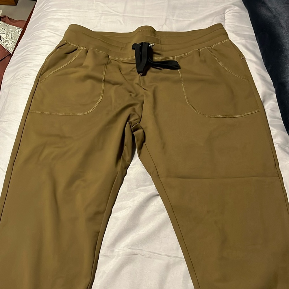 NWOT Zyia Jogger Olive Green
